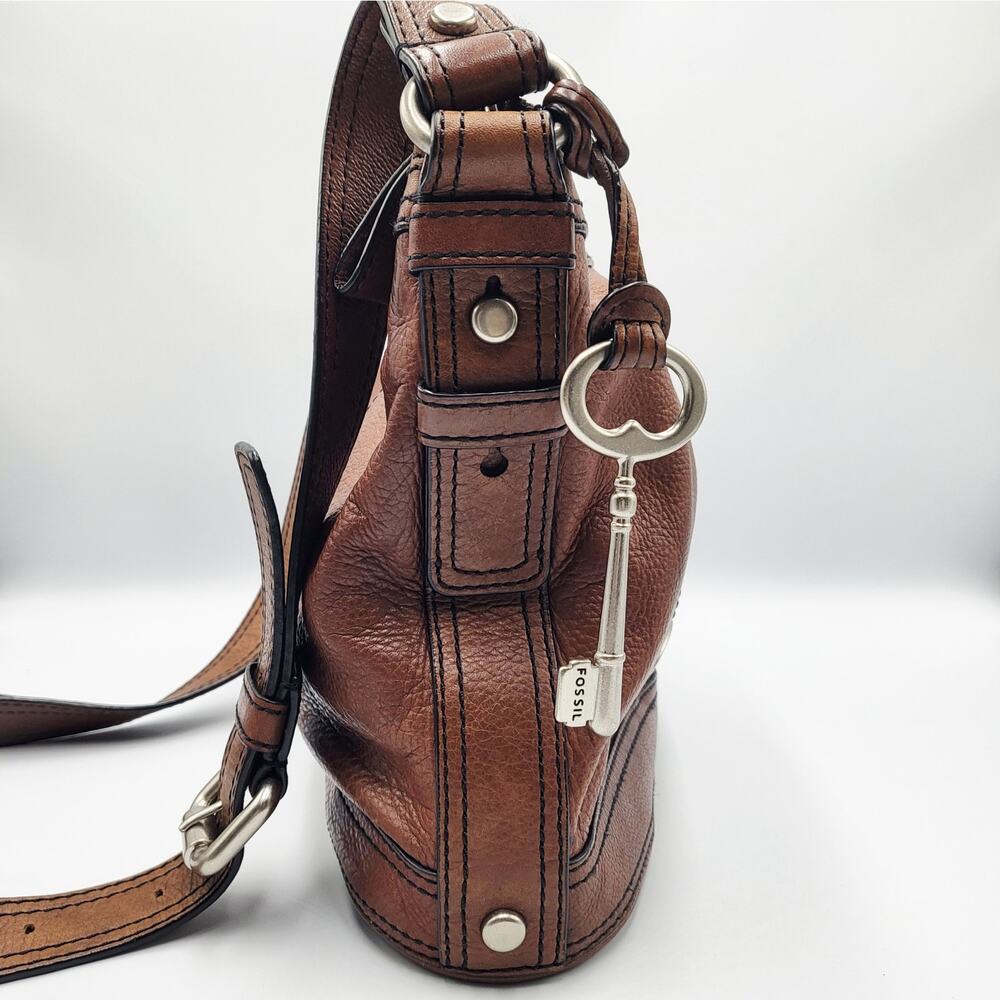 Vintage Fossil Maddox Top Zip Brown Leather Crossbody Bucket Bag Logo Key Charm - Picture 3 of 11